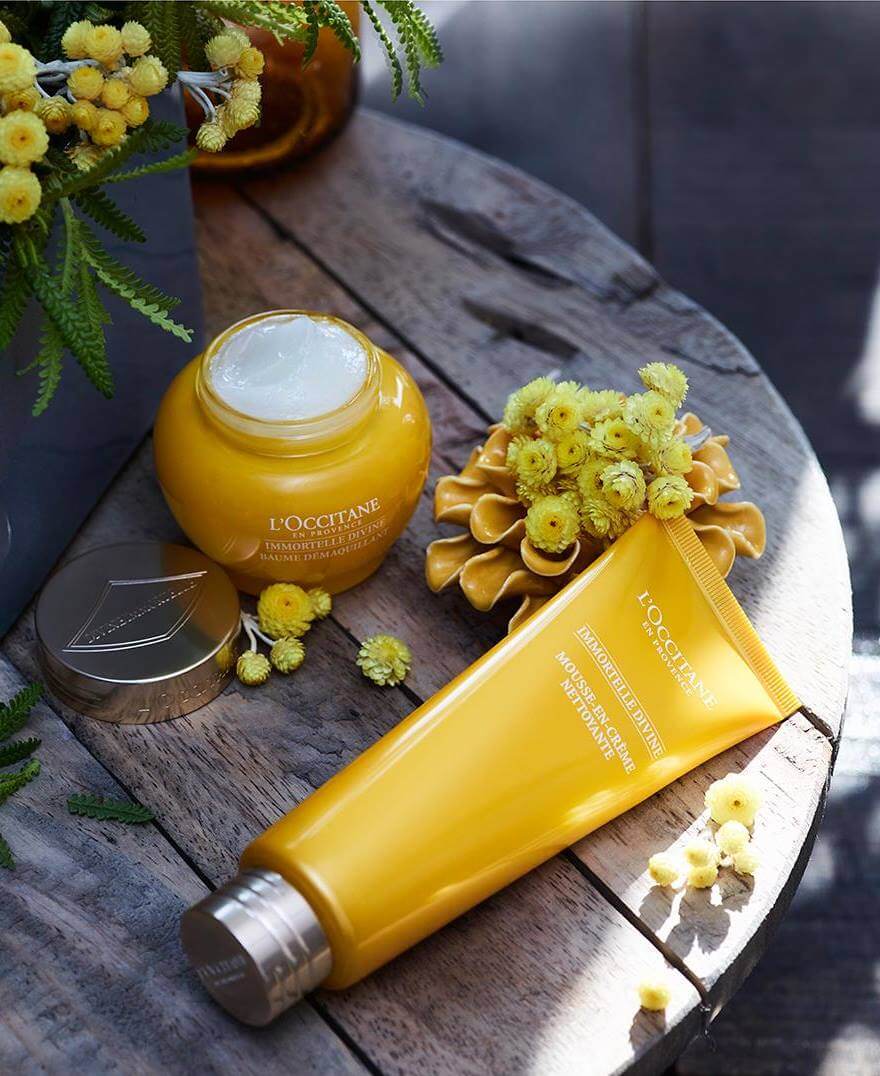 L'occitane Immortelle Divine Cleansing Cream In Foam 5 ml. โฟมล้างหน้าเนื้อครีมดอกดอกอิมมอคแตล ชำระล้างเครื่องสำอางค์ และสิ่งสกปรกได้อย่างสะอาดล้ำลึก 